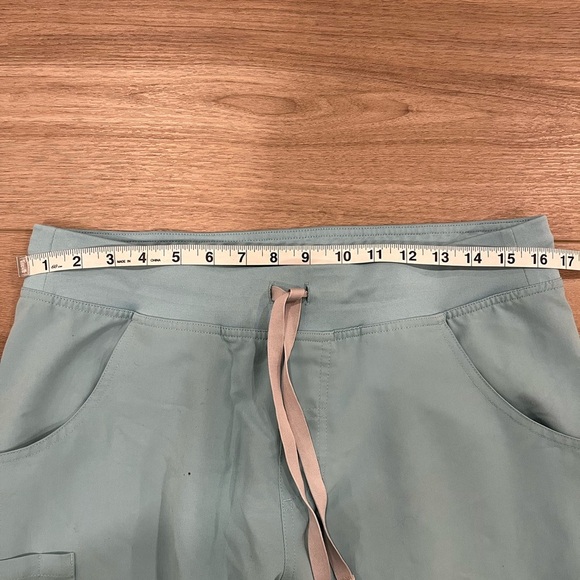 Figs Kade Cargo Scrub Pants Size M PO 1403 - Picture 2 of 7
